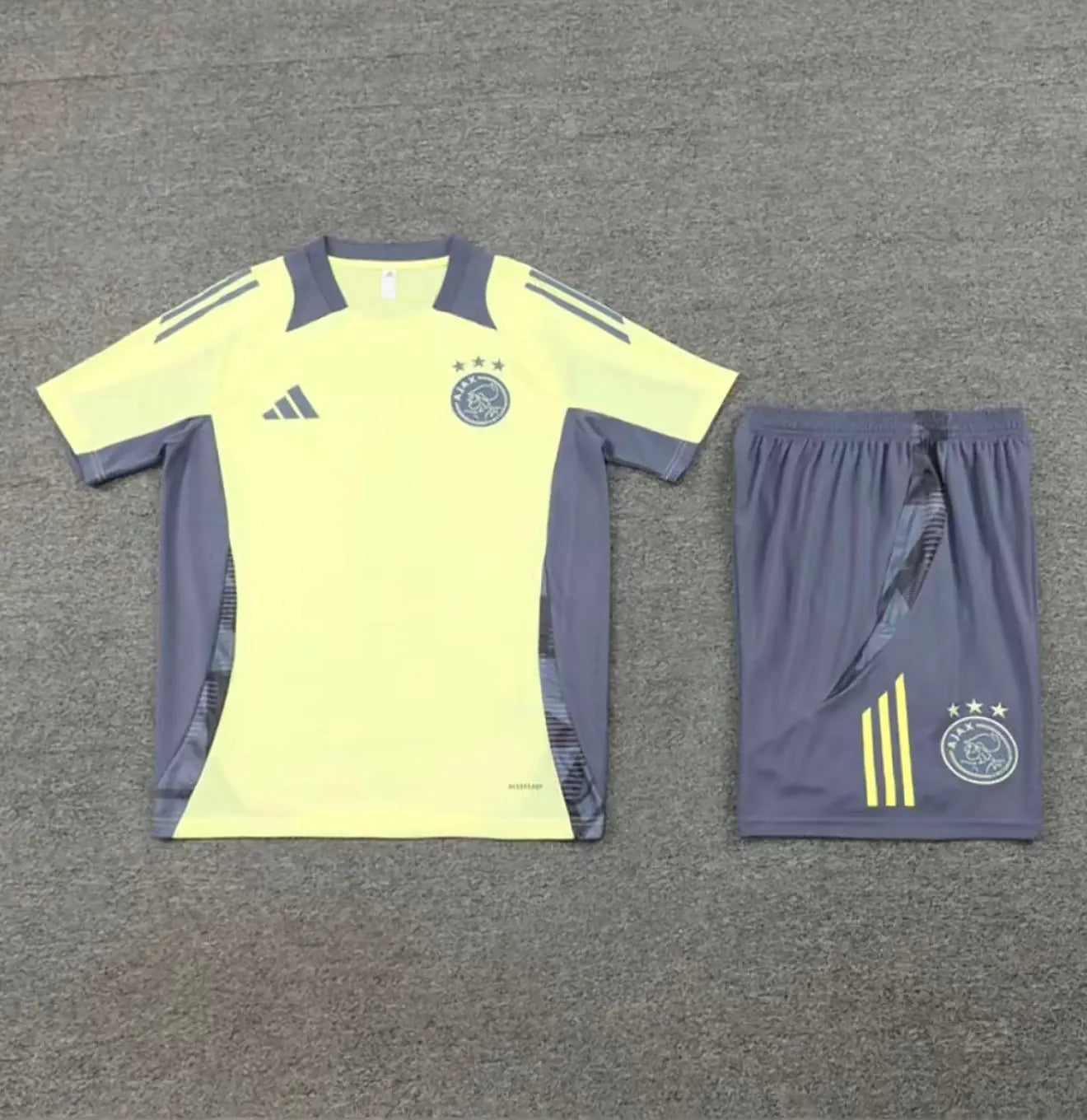 ensemble Ajax 2025